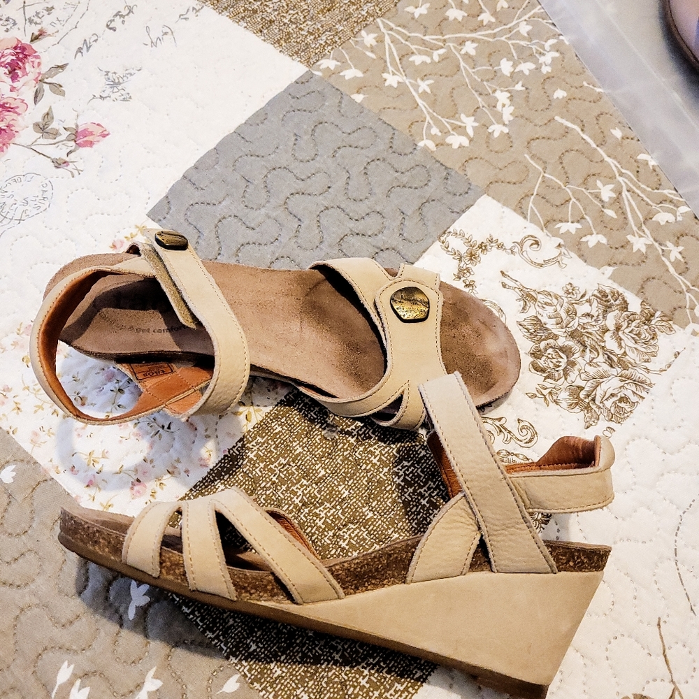 Sandals - Picture 3 of 3